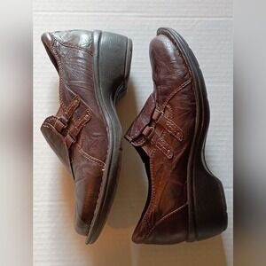 Clarks Artisan Womens Brown Leather Slip On Wedge Loafers Size 7M